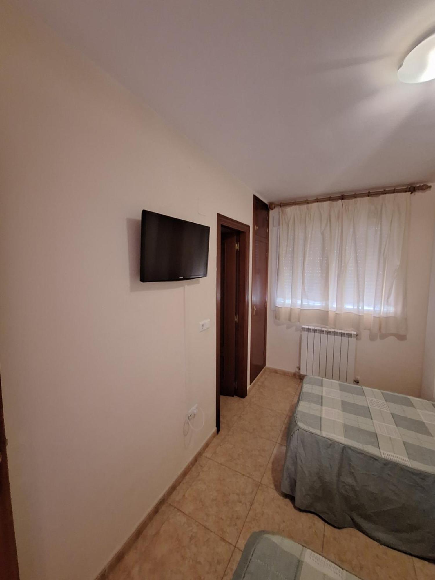 Hostal Pension - La Rotonda Hotel Tardienta Екстериор снимка