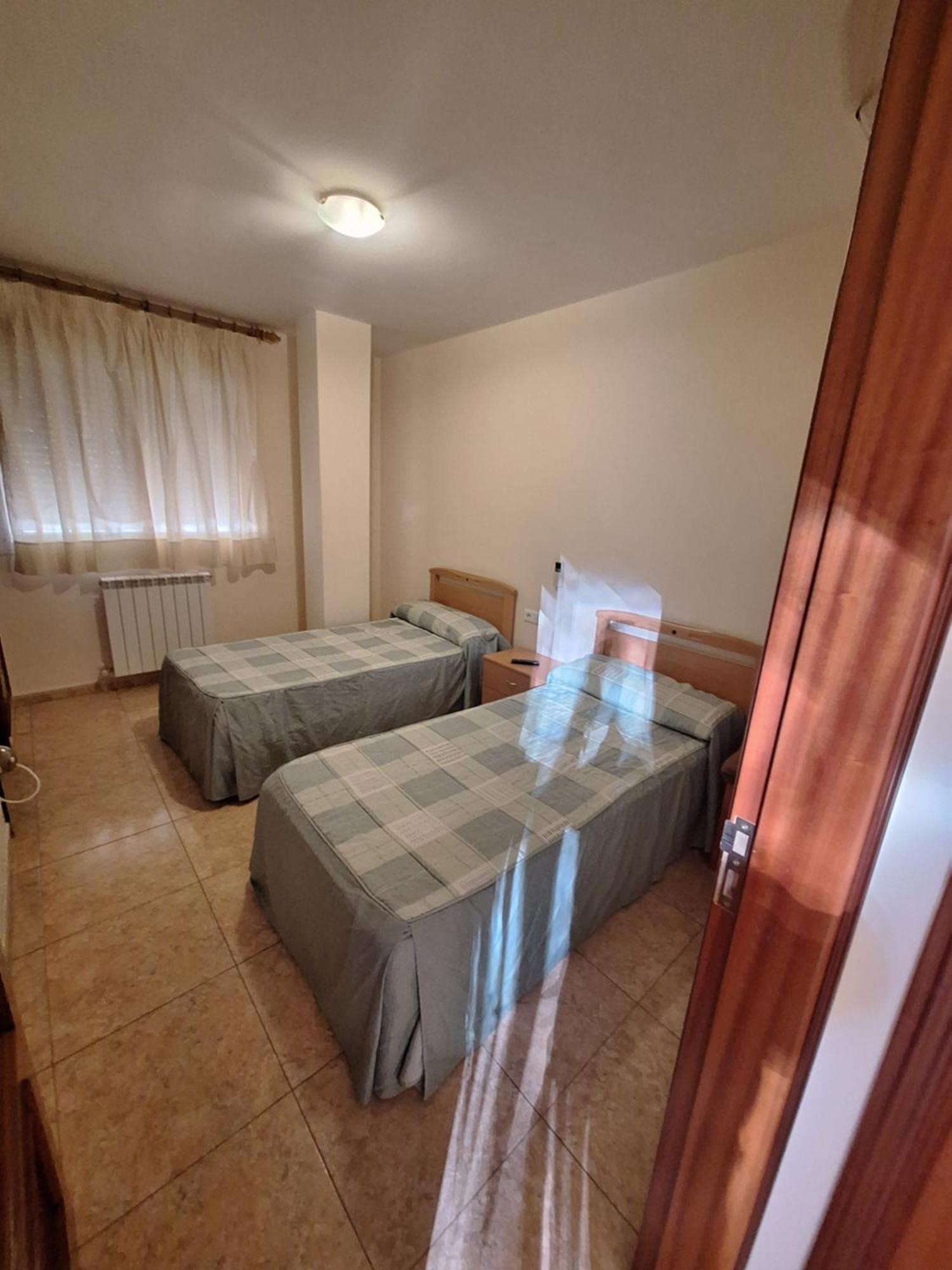 Hostal Pension - La Rotonda Hotel Tardienta Екстериор снимка