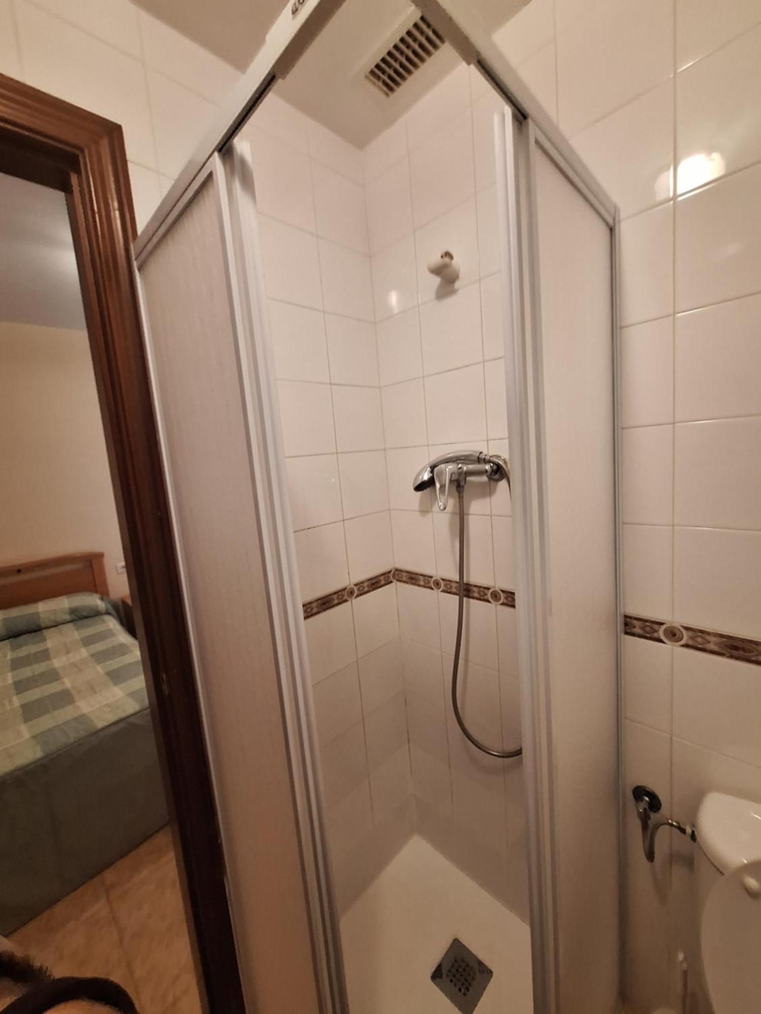 Hostal Pension - La Rotonda Hotel Tardienta Екстериор снимка